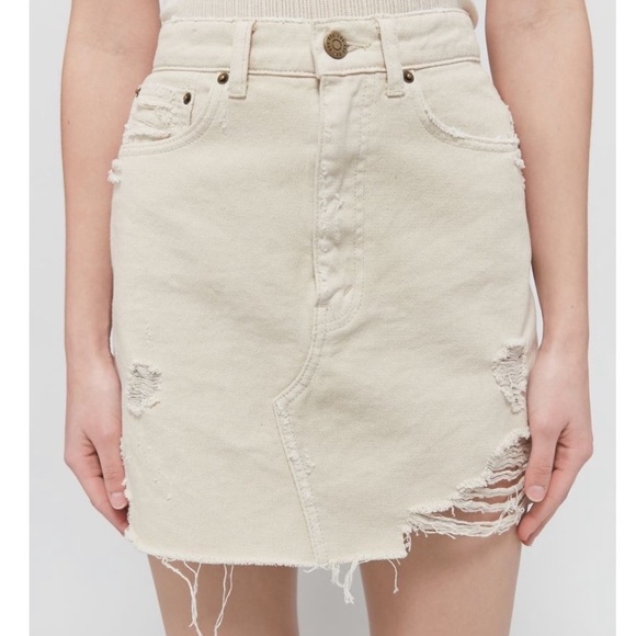 BDG Roxi Destructured Denim Mini Skirt NWT Size S - Picture 3 of 9